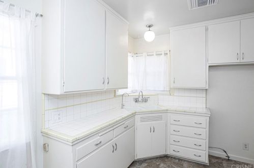 1828 Canada Blvd, Glendale CA  91208-2610 exterior