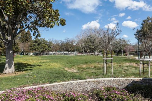 255 Rengstorff Ave, Mountain View CA  94040-1773 exterior