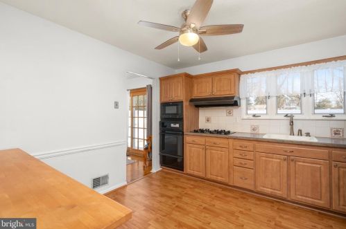 46 Copperfield Dr, Trenton NJ  08610-2031 exterior