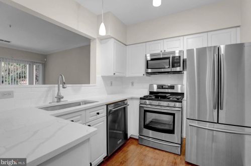 12913 Alton Sq, Herndon, VA 20170-5885