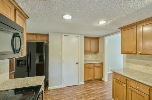 724 Vicksburg Ct, Conroe TX  77302-3836 exterior