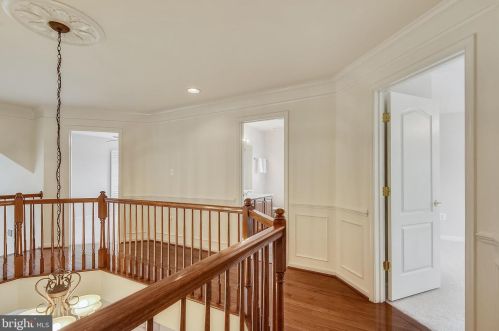 7112 Ayers Meadow Ln, Springfield VA  22150-4915 exterior