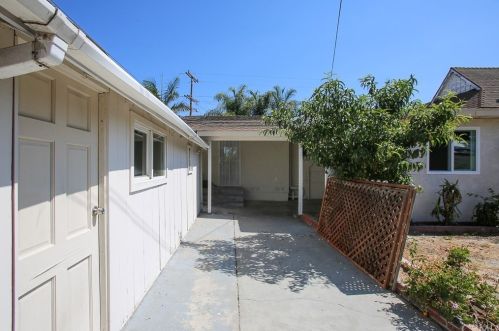 2401 Stanford St, Santa Ana CA  92704-3528 exterior