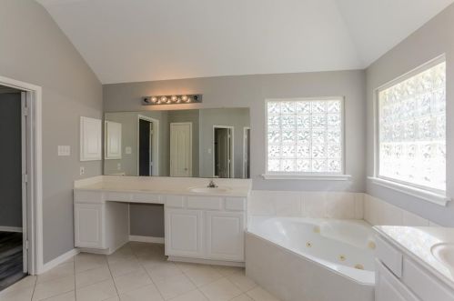 2207 Stoneycreek Park Ct, Conroe TX  77385 exterior