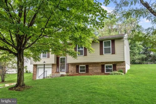 8699 Hayshed Ln, Columbia, MD 21045-2600