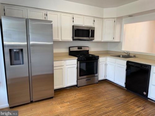 1925 Inglebrook Dr, Woodbridge VA  22192-2456 exterior