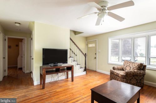 29 Wolf Dr, Trenton NJ 08610-1122 exterior