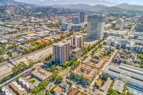 343 Pioneer Dr, Glendale CA  91203-1786 exterior