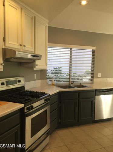225 Valero Cir, Calabasas, CA 91377-5553