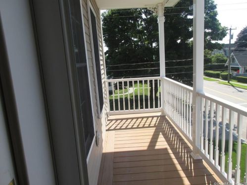 33 Crescent Ave, Niantic CT  06357-3033 exterior