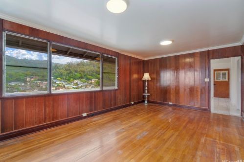 1560 Violet St, Honolulu, HI 96819-3860