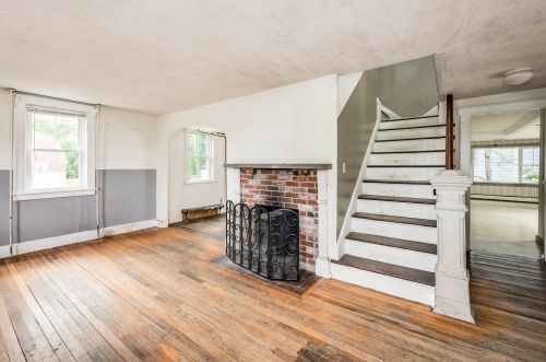 39 Town Hall Rd, Dover, NH 03823-7510
