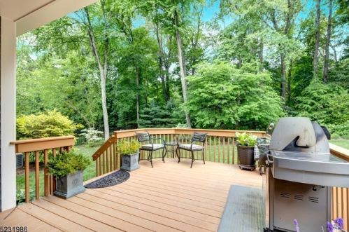 2 Sherwood Ct, Dover NJ  07869-2624 exterior