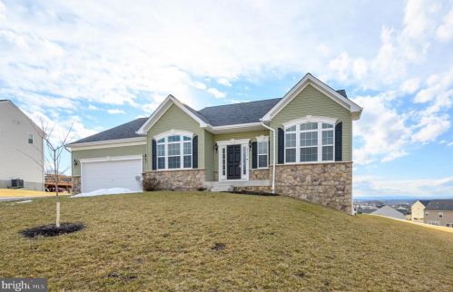 2331 Water Garden Dr, Hanover, PA 17331-8319