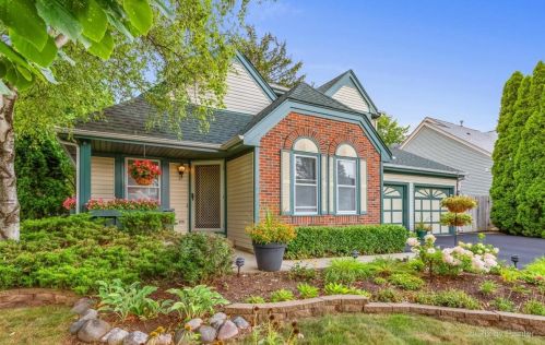 1963 Baltimore Dr, Elk Grove Vlg, IL 60007-7075