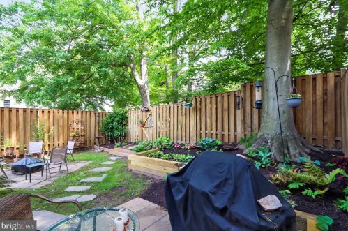 9271 Sprucewood Rd, Springfield VA  22015-3559 exterior