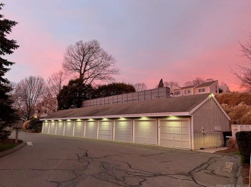 18 Rowayton Woods Dr, Norwalk CT  06854-3930 exterior