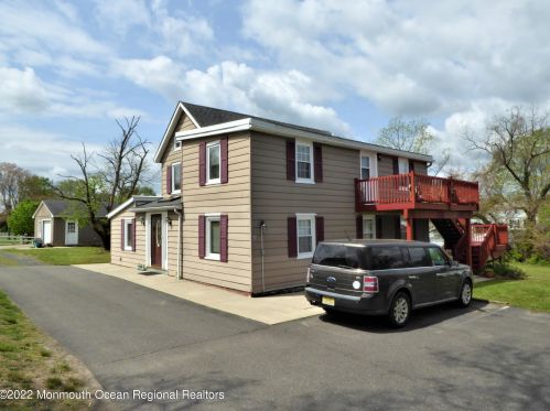 22 Main St, Upper Freehold Township, NJ 08514-1812