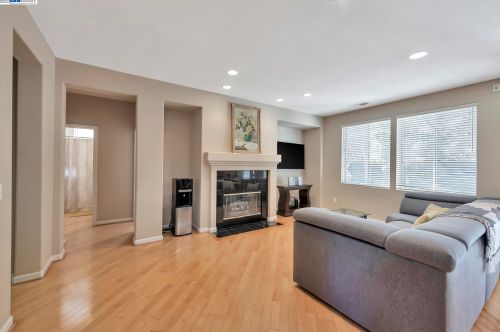 255 Bridgewater Rd, Hayward, CA 94544-6652