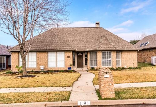 1309 Royal Palm Ln, Carrollton, TX 75007-1035