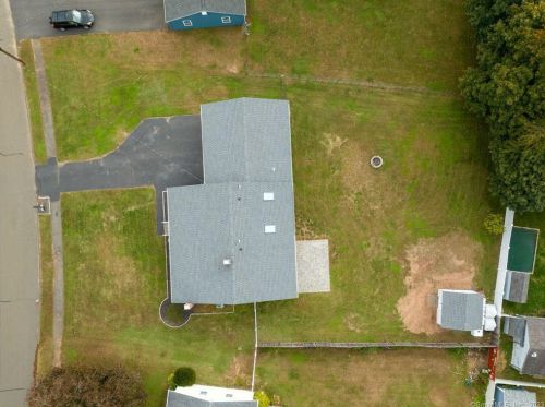 32 Laurel St, Southington CT  06489-1226 exterior