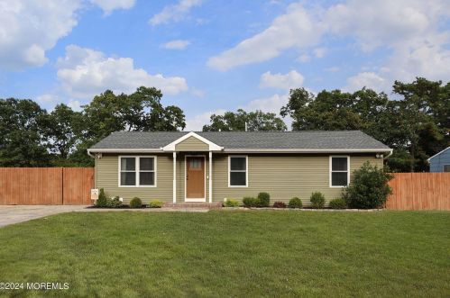 18 Western Dr, Wall Township, NJ 07731-2738