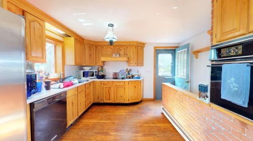 7 Regina Dr, Providence, RI 02919-5922