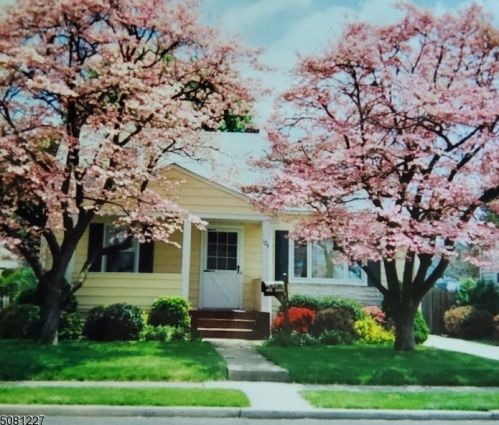 124 7th Ave, Manville, NJ 08835-1214