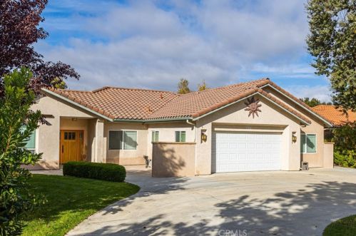 1911 Rambouillet Rd, Lake Nacimiento, CA 93446-4843