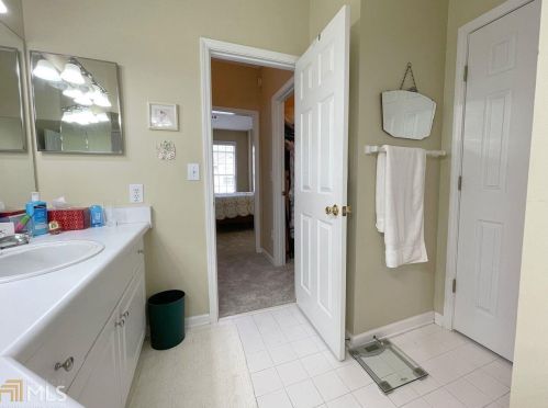 206 Spg Hts Ln, Smyrna GA  30080-3792 exterior