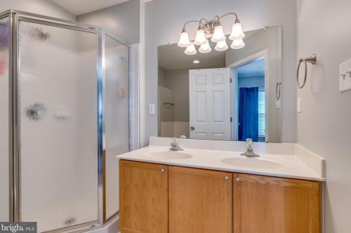 33 Holmes Dr, Charles Town WV 25414-4412 exterior