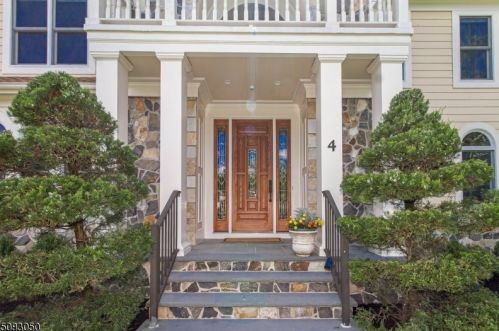 4 Julia Ct, Scotch Plains, NJ 07076-2233