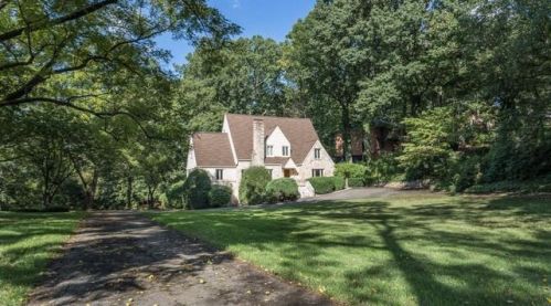 1117 Oakwood Dr, Roanoke, VA 24015-3825