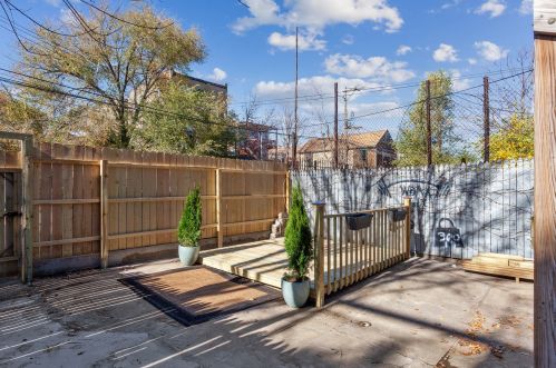 1420 Campbell Ave, Chicago IL  60622-1752 exterior