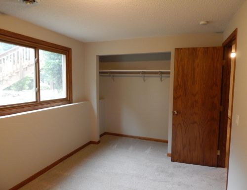 1872 Bear Path Trl, Saint Paul MN  55122-2266 exterior