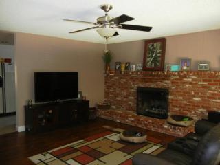 673 Sample Ave, Fresno, CA 93704-1424
