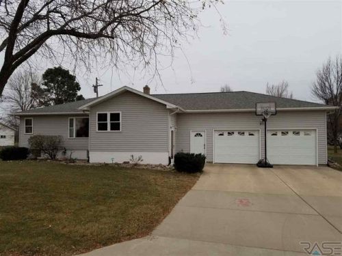 213 Center St, Marion, SD 57043-2013