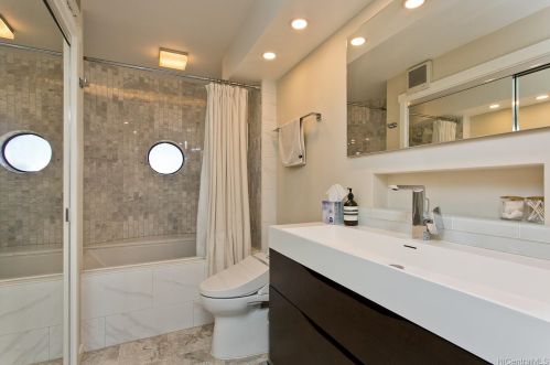 1910 Ala Moana Blvd, Honolulu HI  96815-1814 exterior