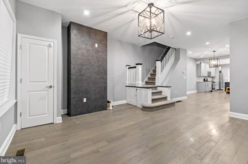6044 Locust St, Philadelphia, PA 19139-3732
