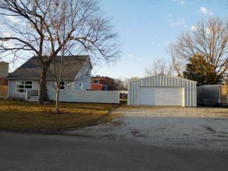 106 Center St, Sadorus, IL 61872-9611