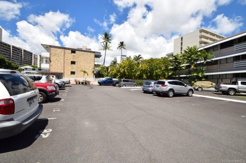 1330 Wilder Ave, Honolulu HI  96822-4293 exterior
