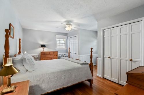 535 Bridgewater Dr, Atlanta GA  30328-2814 exterior