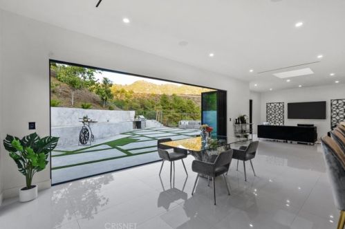 2434 Delisle Ct, Glendale CA  91208-2210 exterior
