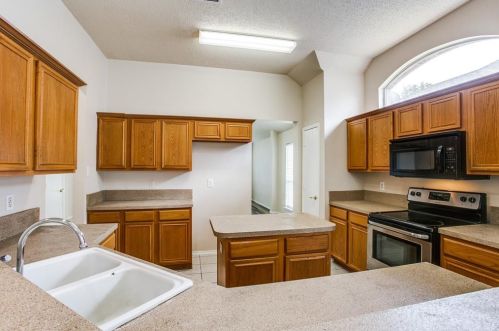 6709 Braeview Dr, Fort Worth TX  76137-6313 exterior