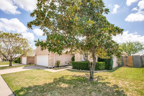 6220 Roaring Springs Dr, Fort Worth, TX 76180-5556