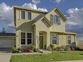 800 Bussing Ct, Folsom, CA 95630-5427