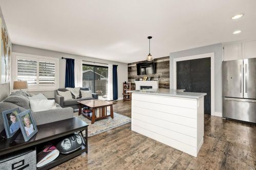 8592 Curry Ct, Windsor, CA 95492-9188