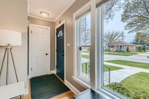 7022 Keeney St, Niles IL  60714-3038 exterior