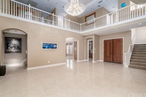 7300 Chateau Rdg Ln, Riverside CA  92506-7542 exterior