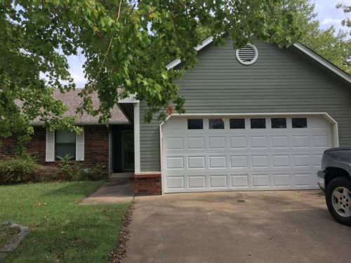 1204 Douglas Dr, Claremore, OK 74017-4621